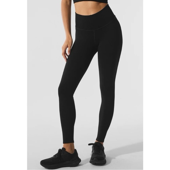 ALO Yoga Pants - Alo Seamless Winter Warm Plush High-Waist 7/8 Legging in Black Size M